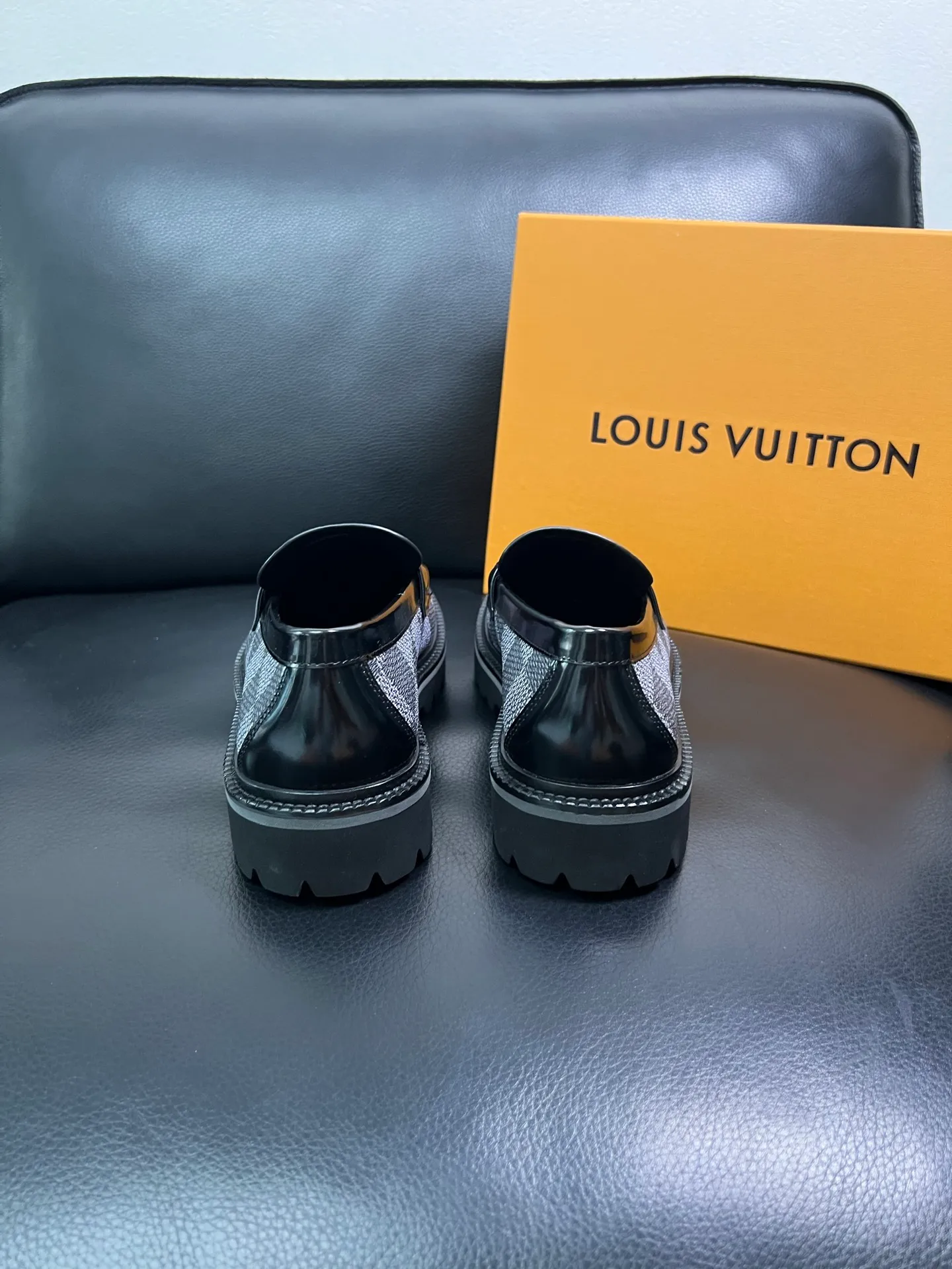 Men's shoes 💰780 Lv top purchasing Louis Vuitton leather shoes counter synchronization, uppers imported from Italy, imported water-dyed cowhide lining, soles: original soles specially provided by the original factory, original factory follow-up goods, high quality, welcome to compare, code number 38-44 (customized 45) 85842